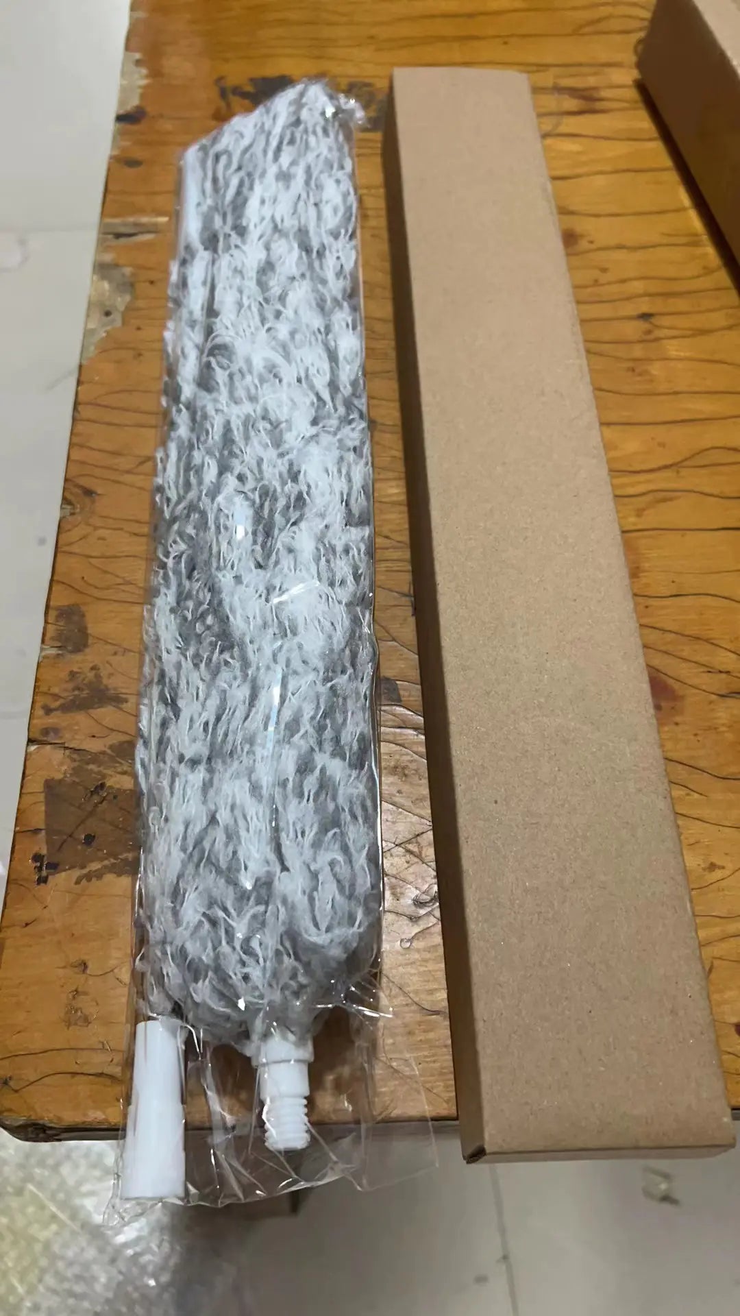 Telescopic Feather Duster for Dust Cleaning and Removal